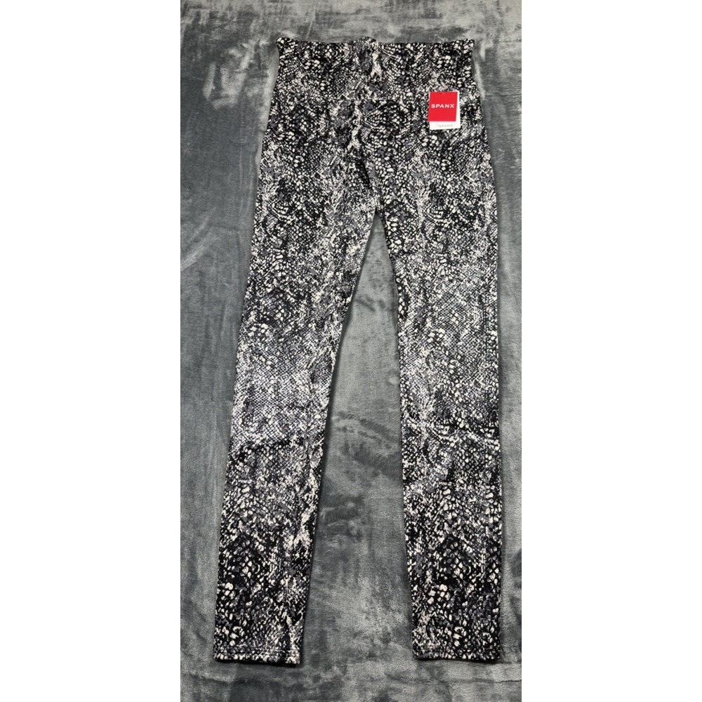 NWT SPANX Faux Leather Snake Shine Leggings Womens M Grey Snake 20324R